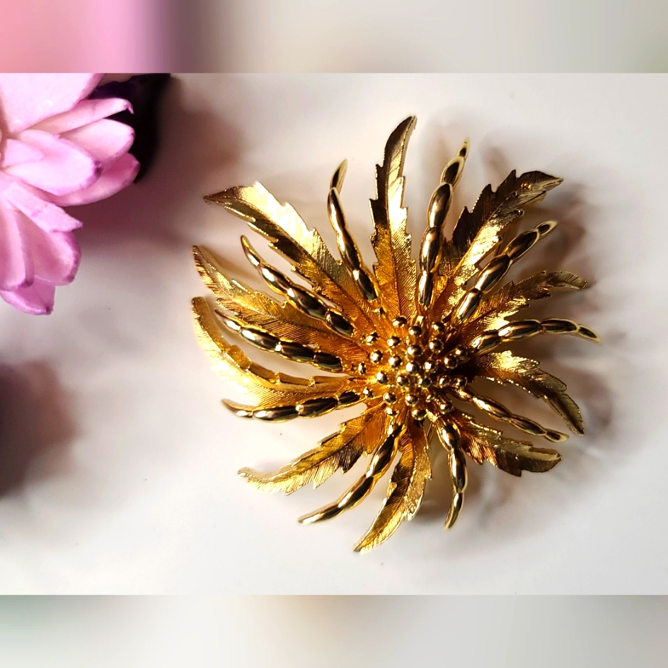 Signed Vintage O'orlan Gold Tone Brooch